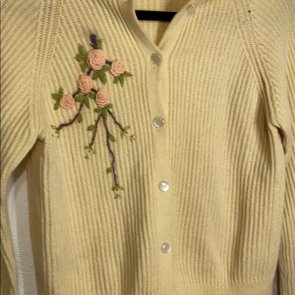 SOLD SOLD SOLD VTG granny knitted cardigan sweater - Picture 2 of 7